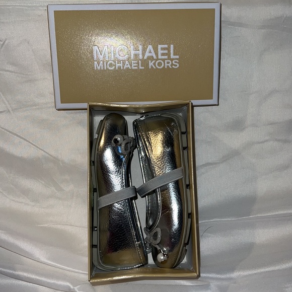 Michael Kors size 7 ballet style sandal. - Picture 6 of 8